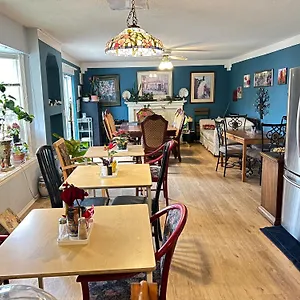 Homestay The Charming Hide-out, Abbotsford